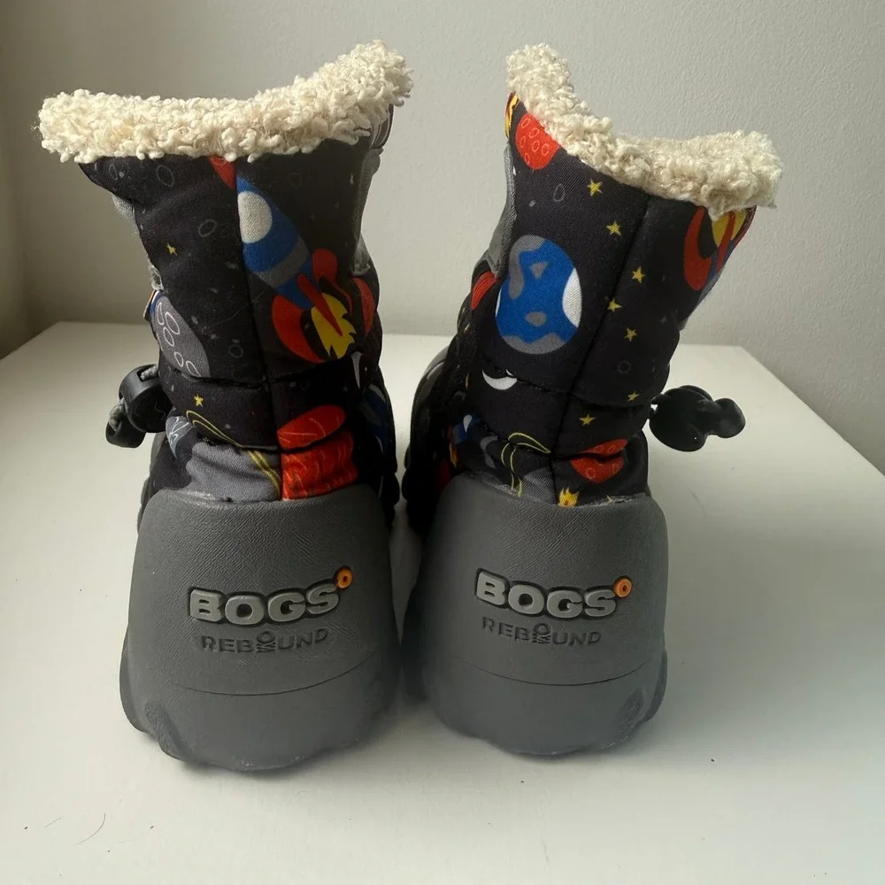 Bogs Kids B-Moc Space Print Snow Boots Sz 8 Winter Shoes Sherpa Sherpa Lined